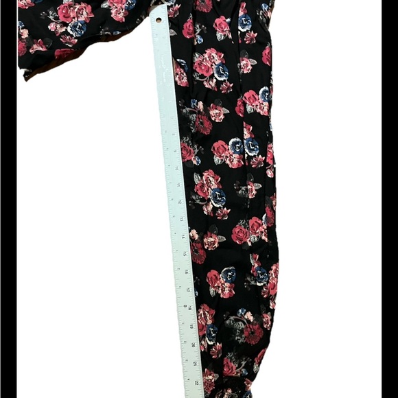 Abercrombie & Fitch Black and Red Floral Garment - Picture 5 of 8